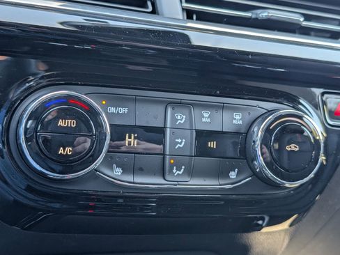 Used 2025 Chevrolet Trax RS w/ Driver Confidence Package image 13