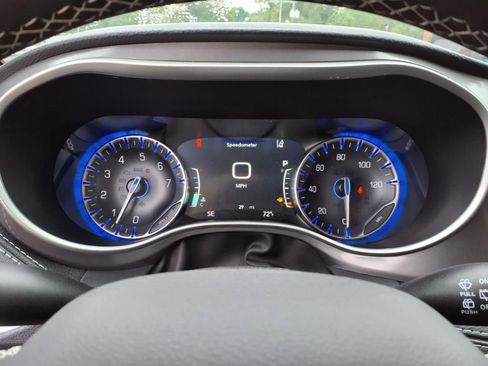 New 2026 Chrysler Pacifica Select image 11