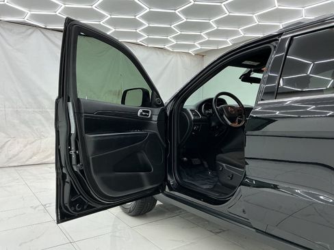 Used 2021 Jeep Grand Cherokee Laredo AWD/4WD image 16