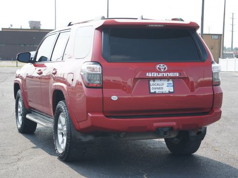 Used 2020 Toyota 4Runner SR5 AWD/4WD image 15