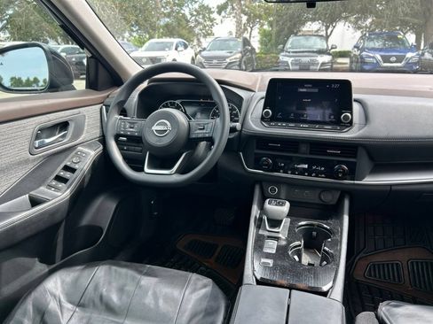 Certified 2023 Nissan Rogue SV FWD image 11