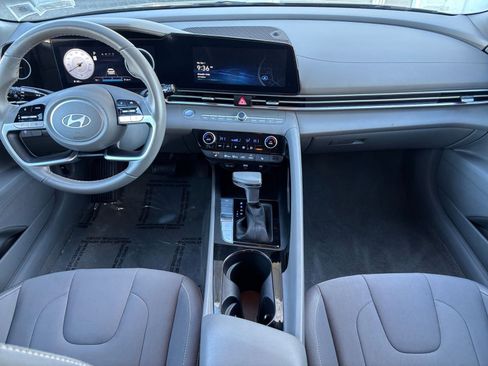 Used 2025 Hyundai Elantra SEL image 29
