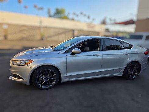 Used 2018 Ford Fusion SE w/ Equipment Group 201A FWD image 8