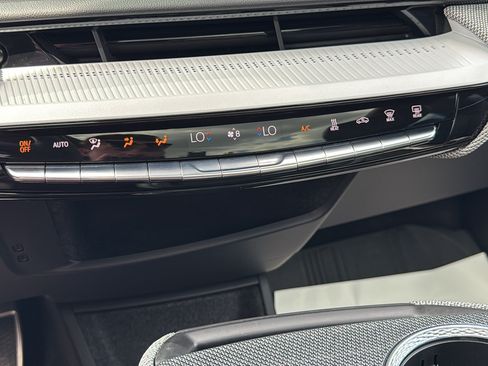 Used 2025 Cadillac Optiq Sport 2 w/ LPO, Floor Liner Package AWD/4WD image 20