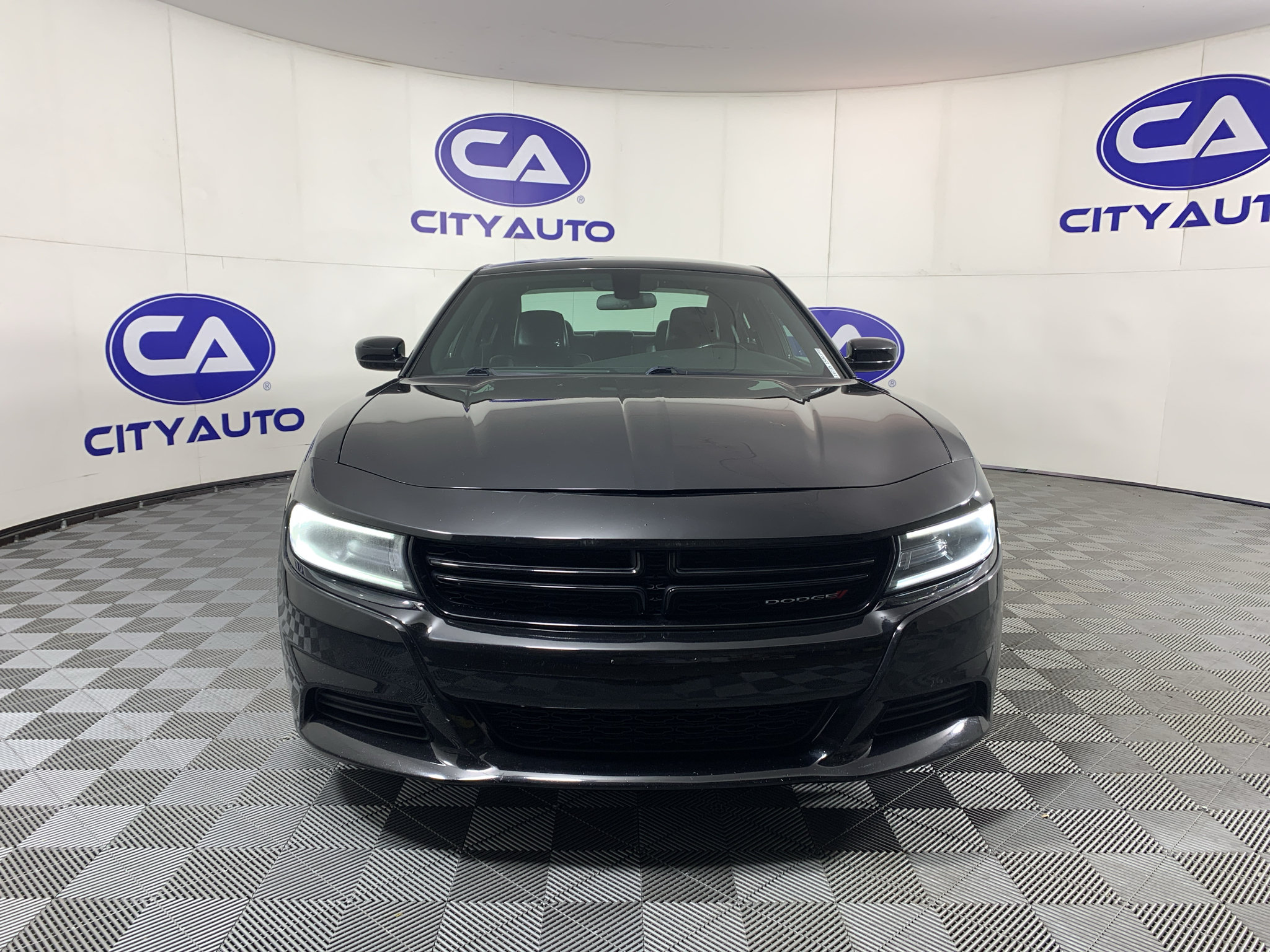 Used 2020 Dodge Charger SXT w/ Leather Interior Group RWD image 9