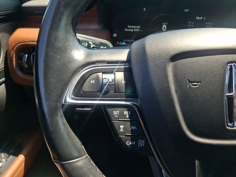 Used 2022 Lincoln Nautilus Reserve AWD/4WD image 22
