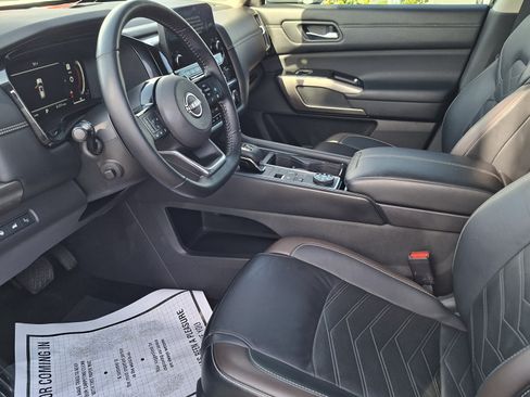 Certified 2023 Nissan Pathfinder Platinum AWD/4WD image 9