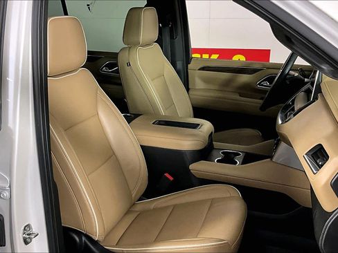 Used 2021 Chevrolet Tahoe Premier w/ Premium Package image 8