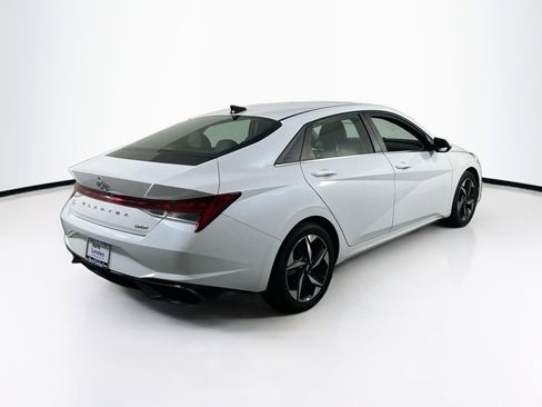 Used 2021 Hyundai Elantra Limited image 5