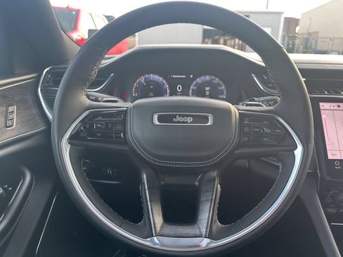 Used 2024 Jeep Grand Cherokee Overland AWD/4WD image 15
