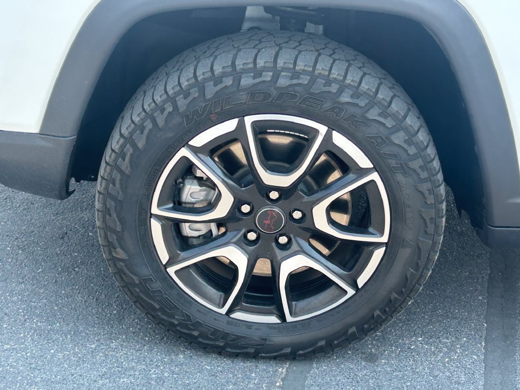 Used 2025 Jeep Compass Trailhawk AWD/4WD image 14