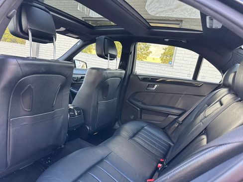 Used 2010 Mercedes-Benz E 550 Sedan w/ Premium 2 Pkg image 18