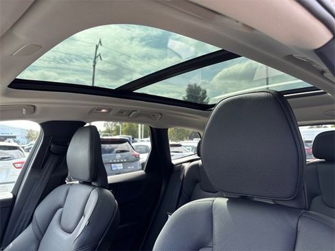 Used 2022 Volvo XC60 B5 Momentum w/ Advanced Package image 26