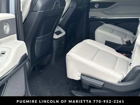 New 2026 Lincoln Navigator L Reserve AWD/4WD image 21
