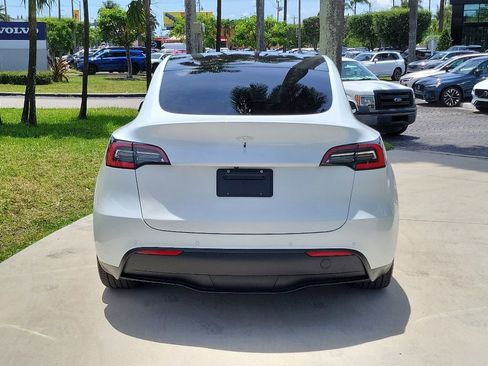 Used 2021 Tesla Model Y 2WD image 5