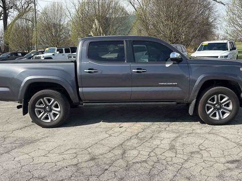 Used 2018 Toyota Tacoma Limited image 17