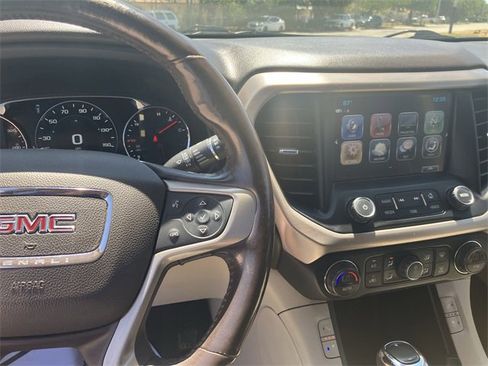 Used 2019 GMC Acadia Denali image 3