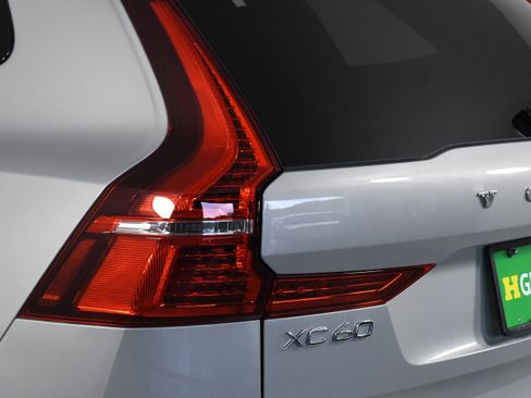 Used 2025 Volvo XC60 B5 Plus image 33