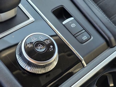 Used 2024 Mitsubishi Outlander SE image 29