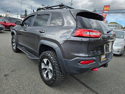 Used 2015 Jeep Cherokee Trailhawk w/ Comfort/Convenience Group AWD/4WD image 6