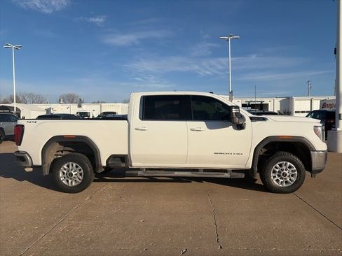 Used 2022 GMC Sierra 2500 SLE w/ SLE Value Package; image 2