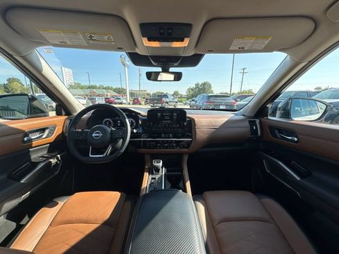 Used 2024 Nissan Pathfinder Platinum AWD/4WD image 22