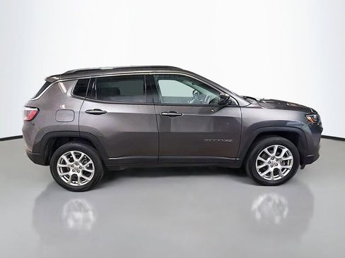 Used 2022 Jeep Compass Latitude AWD/4WD image 11
