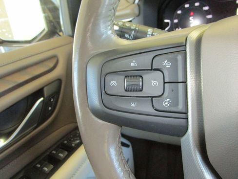 Used 2022 GMC Yukon XL Denali image 31