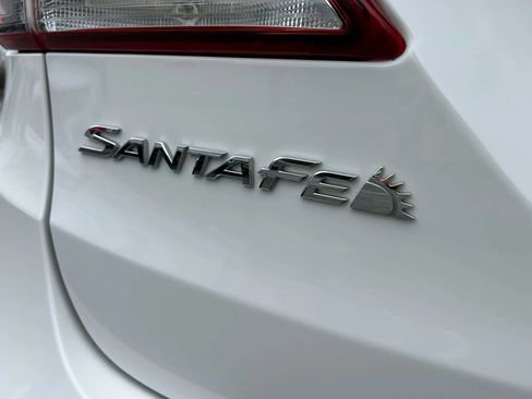 Used 2017 Hyundai Santa Fe Limited image 7