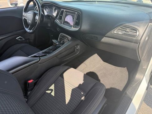 Used 2019 Dodge Challenger SXT image 10