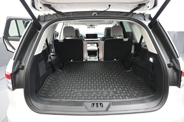 Used 2025 Lincoln Aviator Reserve w/ Equipment Group 201A AWD/4WD image 26