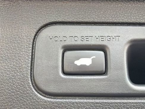Used 2025 Honda Pilot Black Edition image 19