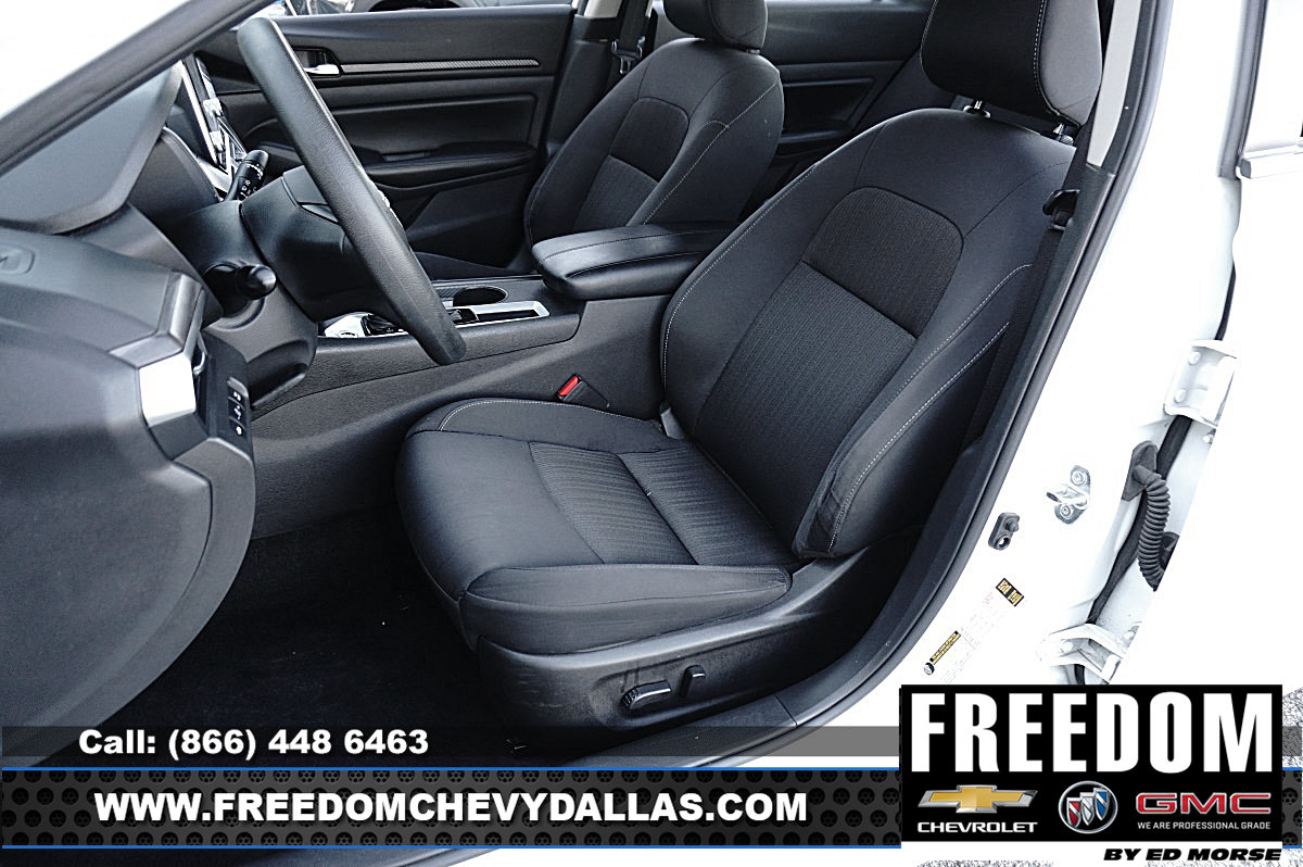 Used 2025 Nissan Altima 2.5 SV FWD image 9