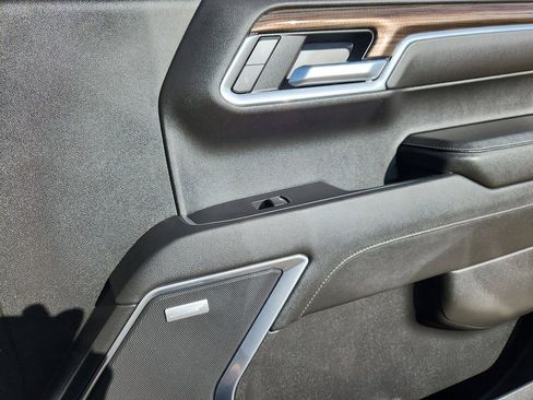 Used 2022 Chevrolet Silverado 1500 LT Trail Boss w/ LT Trail Boss Premium Package AWD/4WD image 13