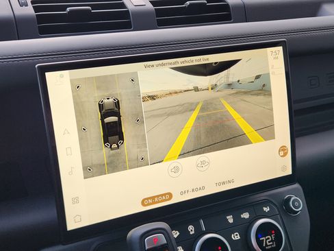 New 2026 Land Rover Defender 110 X-Dynamic SE image 18