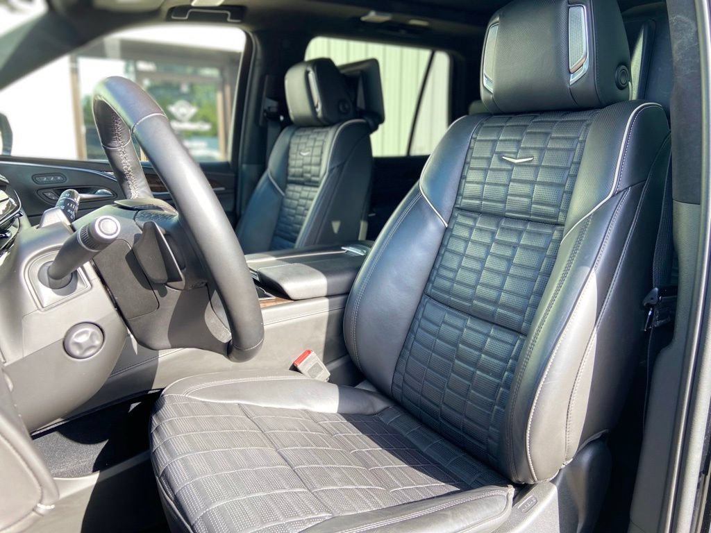 Used 2023 Cadillac Escalade Sport Platinum w/ LPO, ONYX Package AWD/4WD image 15
