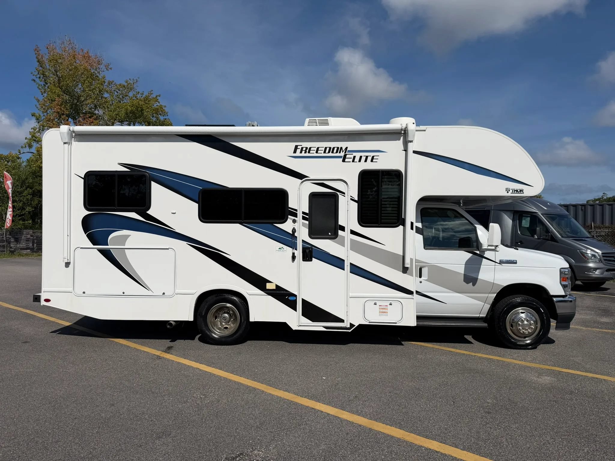 Used 2022 Ford E-350 and Econoline 350 Super Duty w/ Motorhome Prep Package RWD image 3