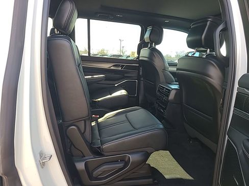 Used 2023 Jeep Wagoneer Series II image 9