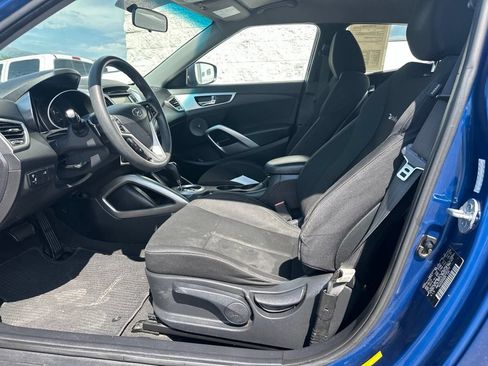 Used 2016 Hyundai Veloster FWD image 4