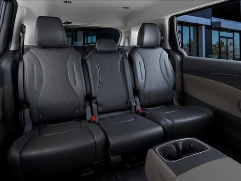 New 2026 Kia Carnival LXS FWD image 16