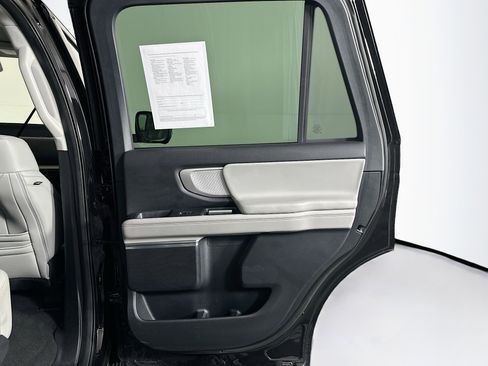 Used 2025 Ford Expedition Active AWD/4WD image 33