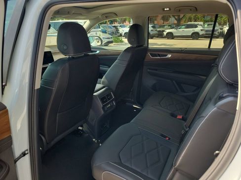 New 2026 Volkswagen Atlas SE FWD image 5