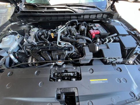 Used 2025 Nissan Altima 2.5 SV FWD image 33
