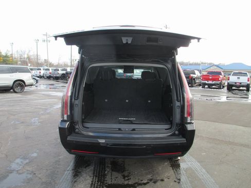 Used 2019 Cadillac Escalade ESV Premium Luxury image 5