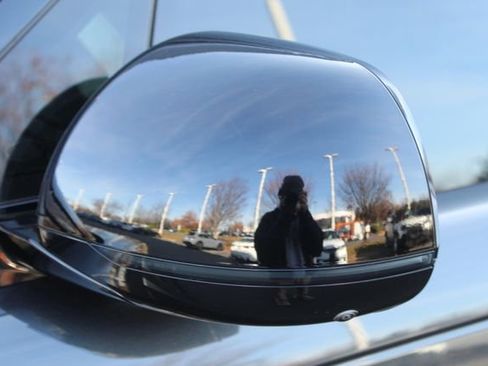 Used 2025 Land Rover Range Rover SV image 12