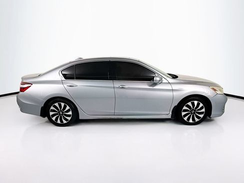Used 2017 Honda Accord Touring image 4