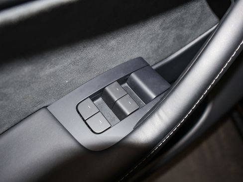 Used 2023 Tesla Model Y Performance image 20