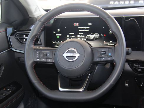 Used 2026 Nissan Kicks SR FWD image 11