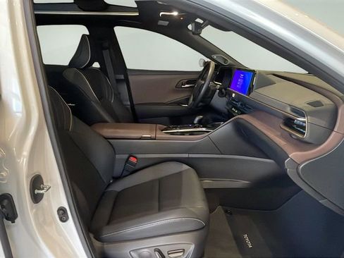 Used 2024 Toyota Crown Limited image 14