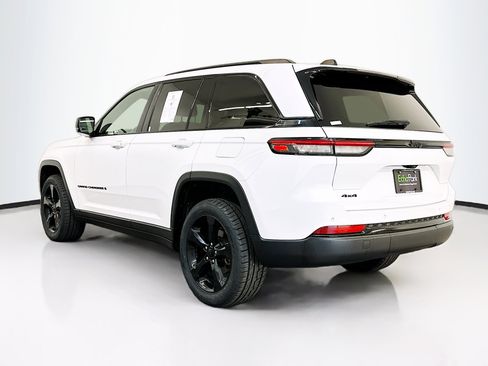 Used 2023 Jeep Grand Cherokee Altitude image 5